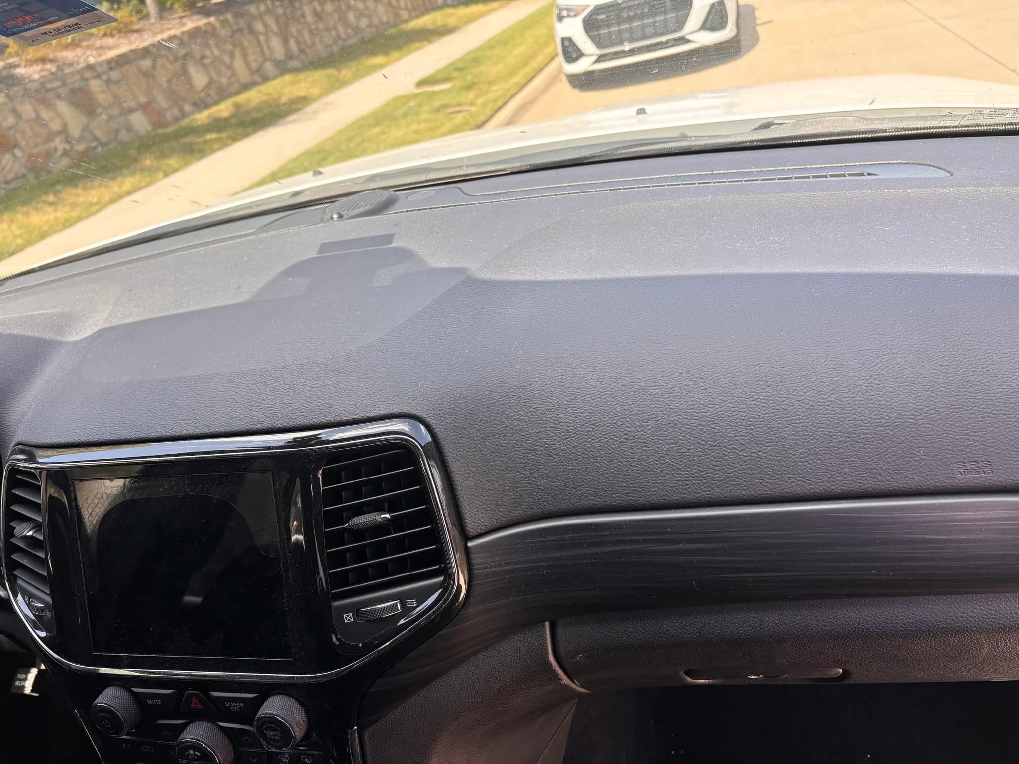 Dashboard, vents and infotainment screen inside a Jeep Grand Cherokee.